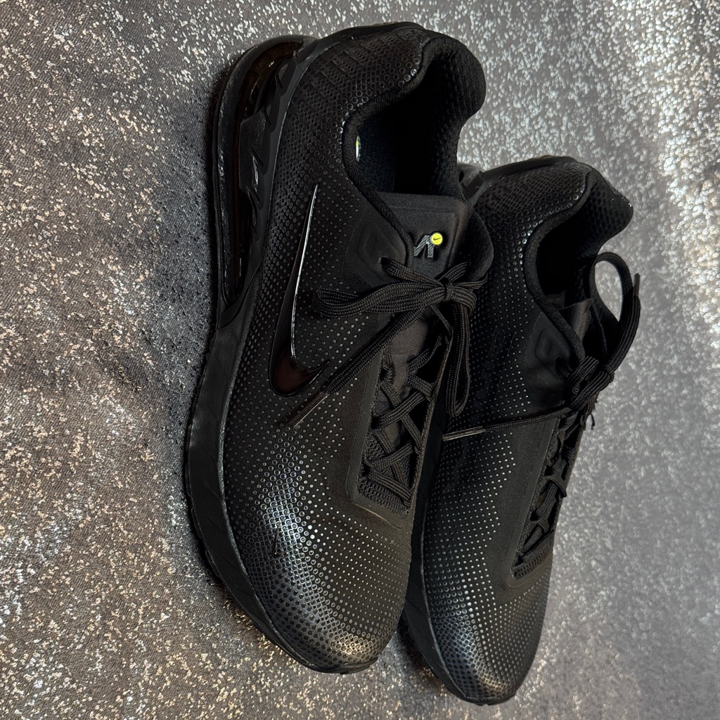 Nike Menâs Black Athletic Sneakers With Subtle Reflective Accents